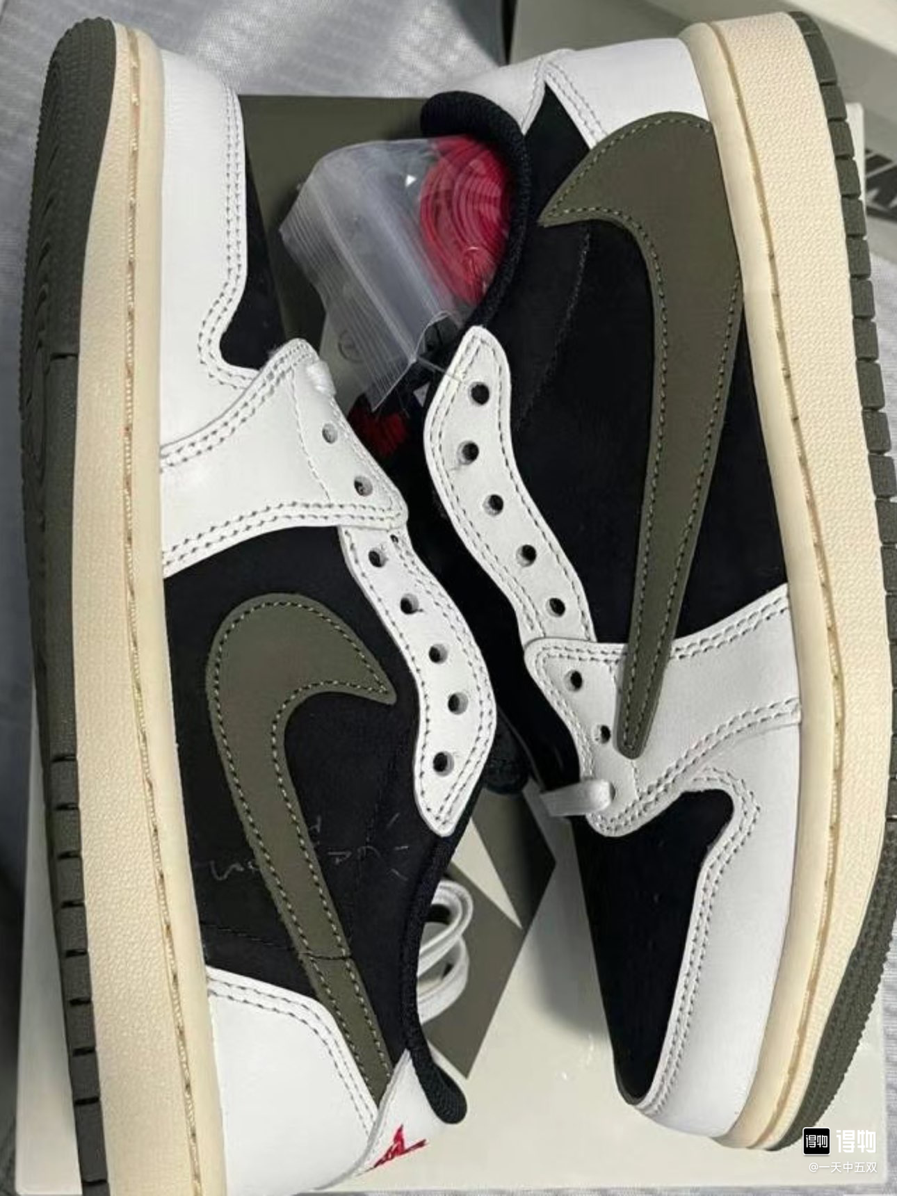  Air Jordan 1 Low OG WMNS DZ4137-106 review 0