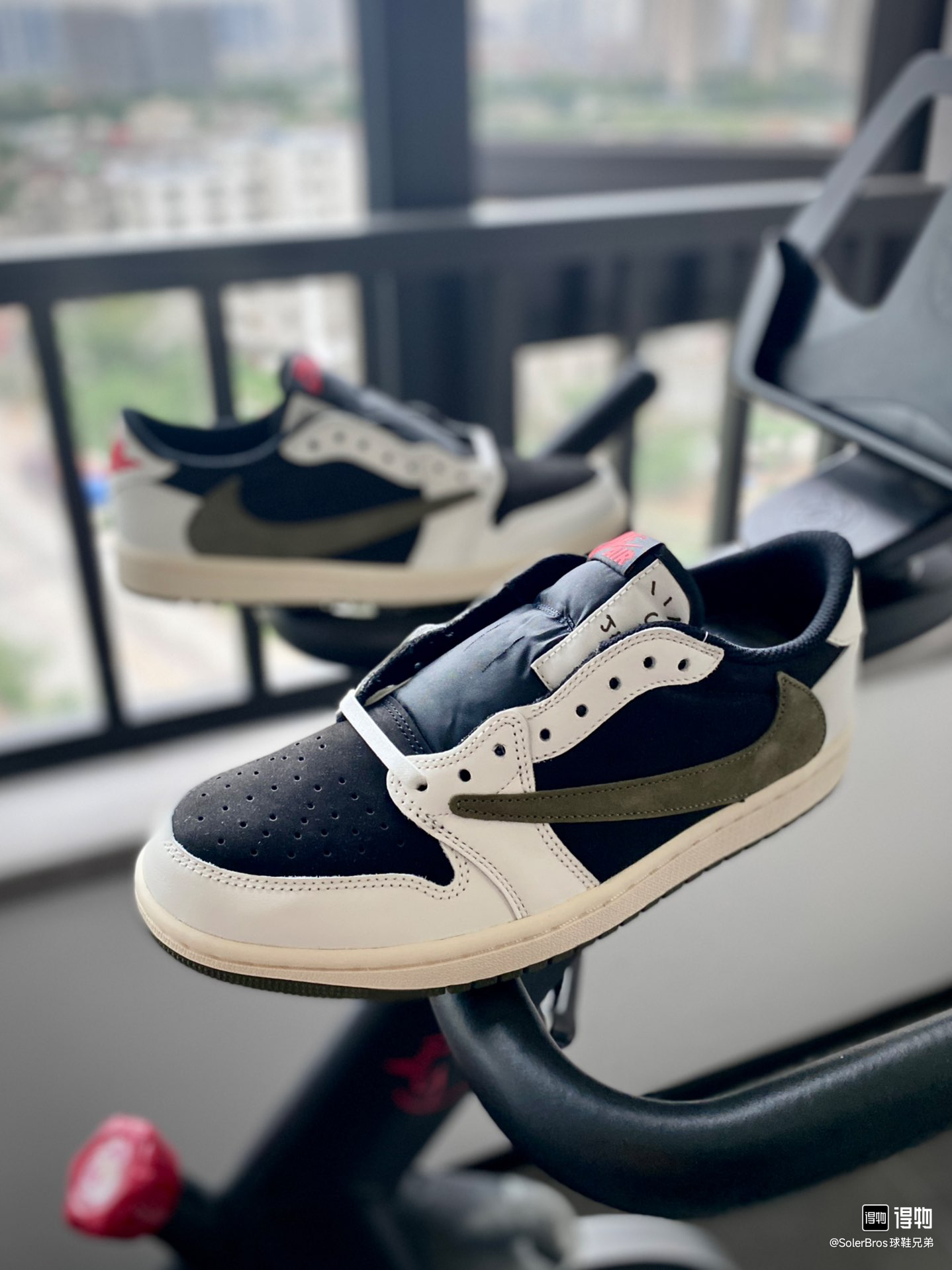  Air Jordan 1 Low OG WMNS DZ4137-106 review Mason Parker 00