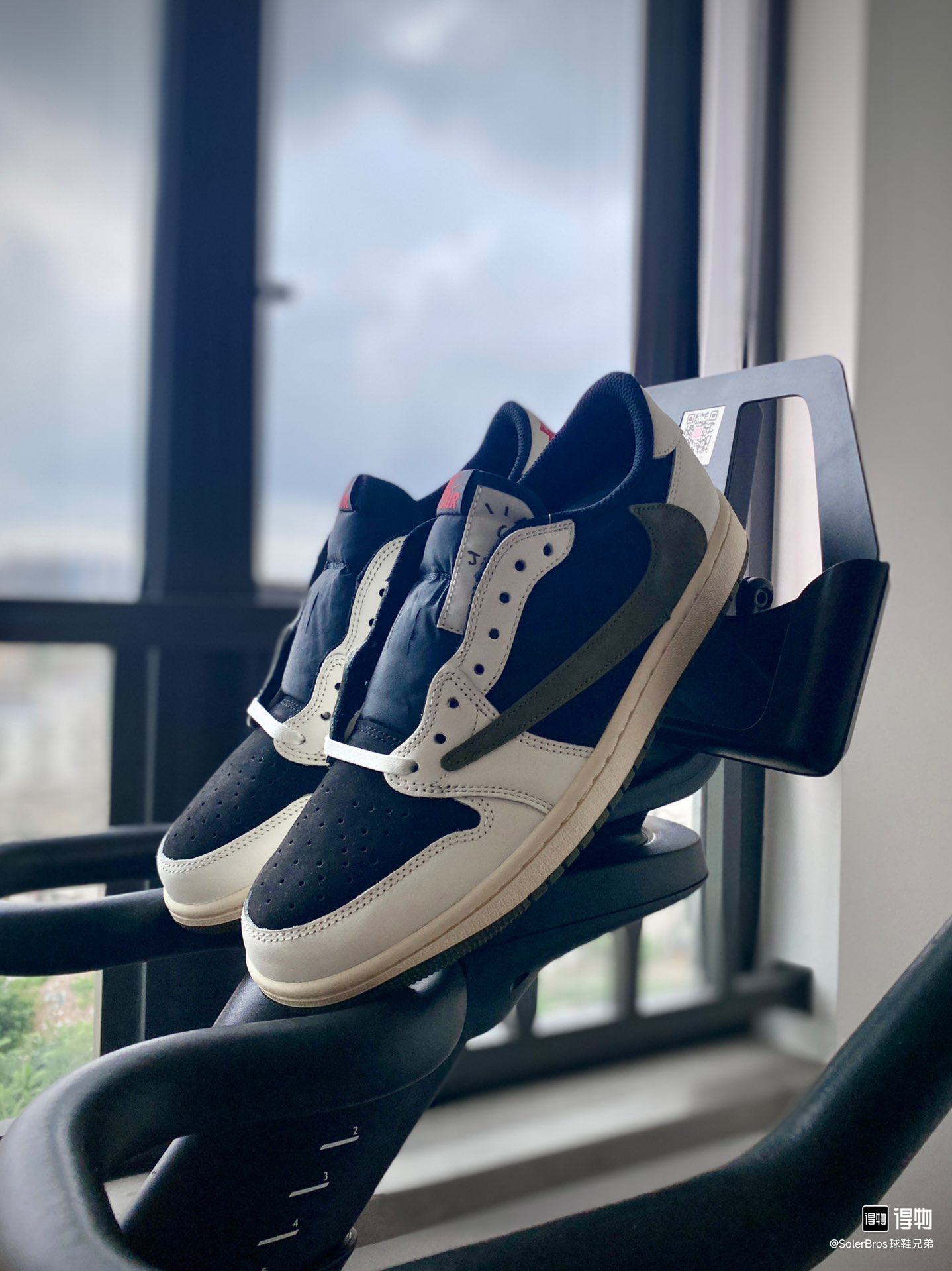  Air Jordan 1 Low OG WMNS DZ4137-106 review Mason Parker 02