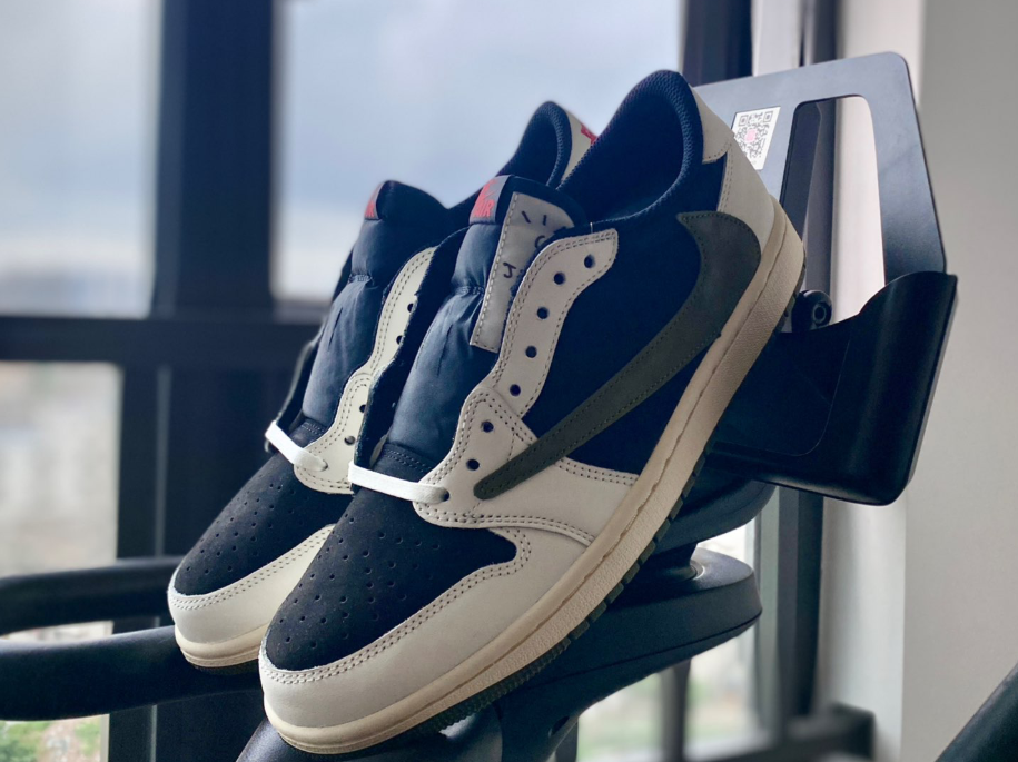 Air Jordan 1 Low OG Olive Black Reverse Swoosh Leather Sneaker DZ4137-106 review Mason Parker 00