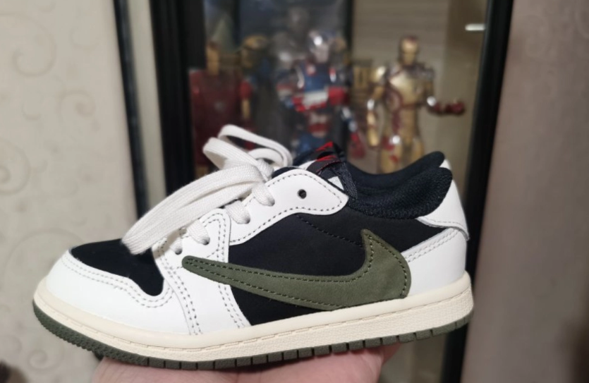 Air Jordan 1 Low OG Olive Black Reverse Swoosh Leather Sneaker DZ4137-106 review Sofia Martins