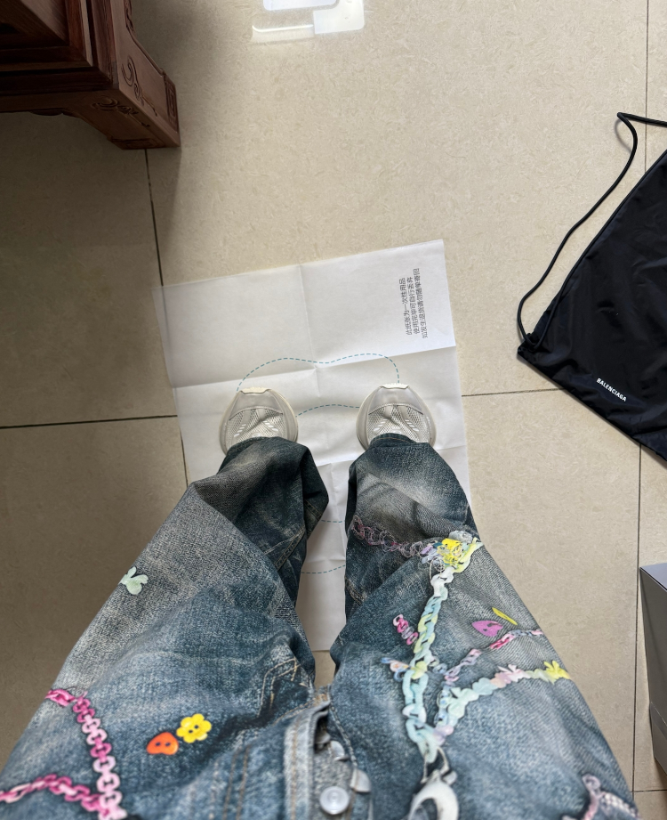  Balenciaga Circuit Sneaker WFLGY 0120 review Sofia Martinez 01