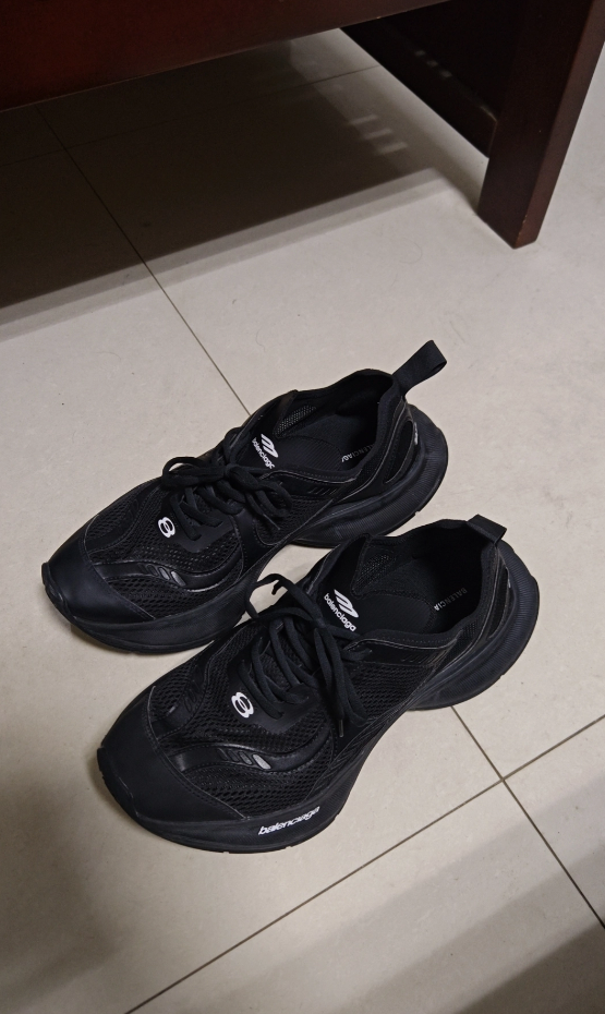  Balenciaga Circuit Sneaker WFLGY 1000 review Oliver Smith 00