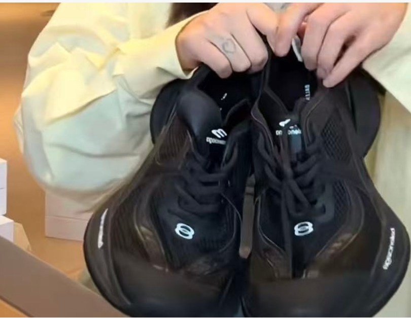  Balenciaga Circuit Sneaker WFLGY 1000 review Diego Hernández 02