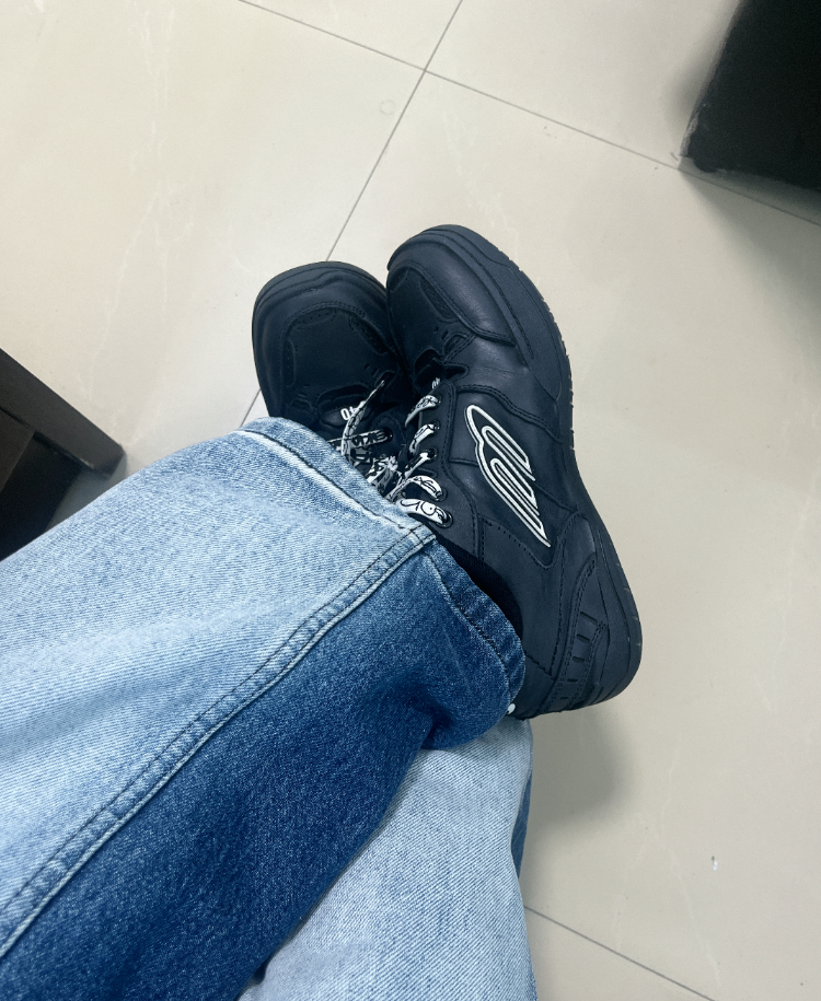  Balenciaga HAMPTONS WORN OUT Black WCURB 1000 review Olivia Carter 00