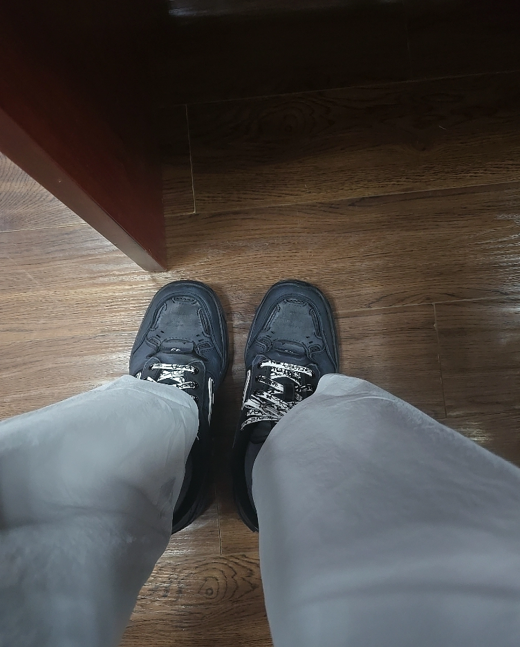  Balenciaga HAMPTONS WORN OUT Black WCURB 1000 review Michael Evans 00