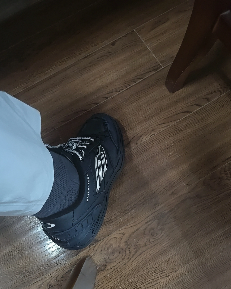  Balenciaga HAMPTONS WORN OUT Black WCURB 1000 review Michael Evans 01