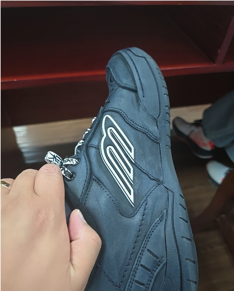  Balenciaga HAMPTONS WORN OUT Black WCURB 1000 review Stefan Becker 02