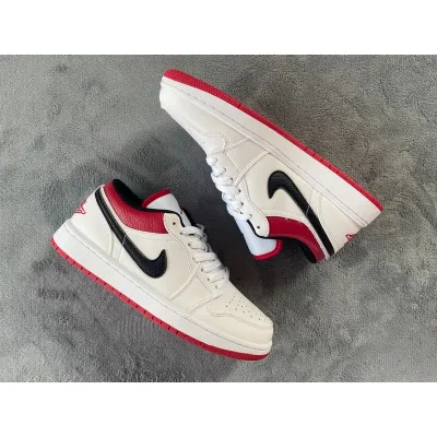 Air Jordan 1 Low Chicago 01