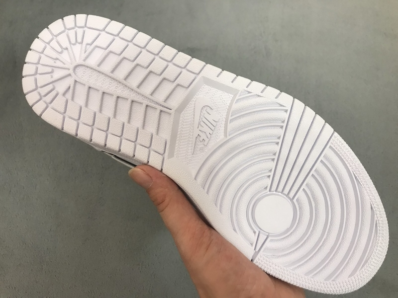 air jordan 1 mid iridescent outline