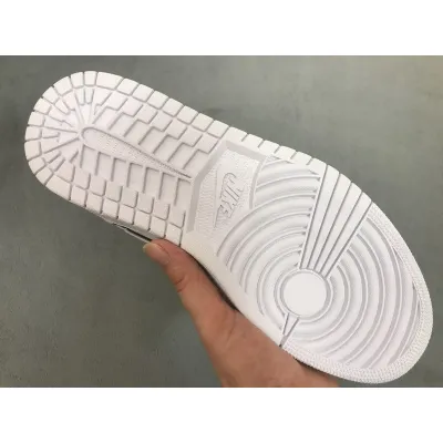 Air Jordan 1 Mid SE Iridescent Outline  02