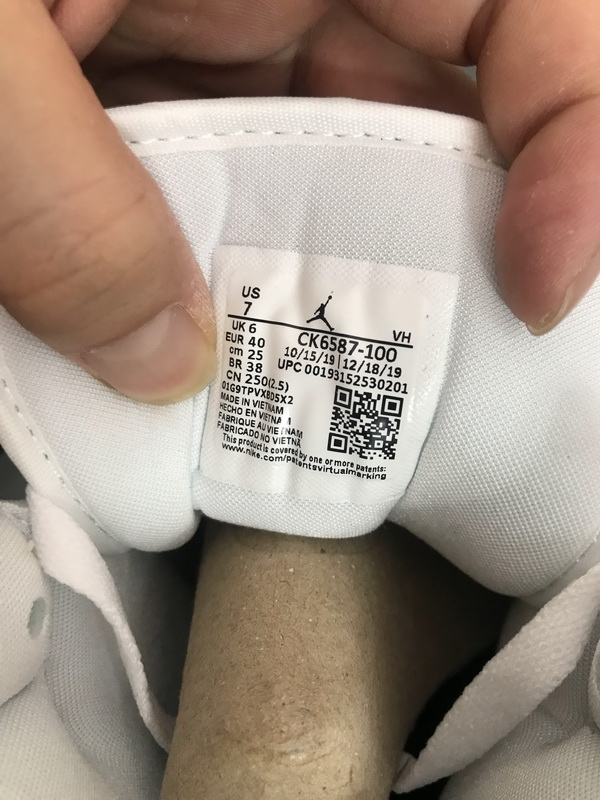 jordan 1 iridescent outline