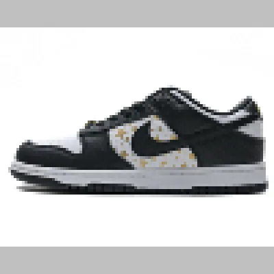Supreme x Nike SB Dunk Low  01