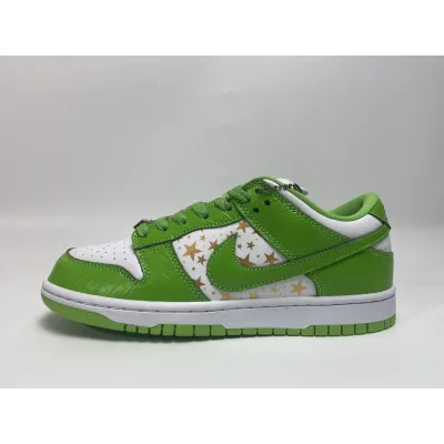 Supreme x Nike SB Dunk Low "Green Stars  01